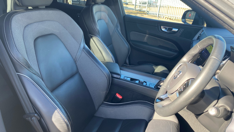 Volvo Xc60 2.0 B4D R DESIGN 5dr AWD Geartronic Diesel Estate